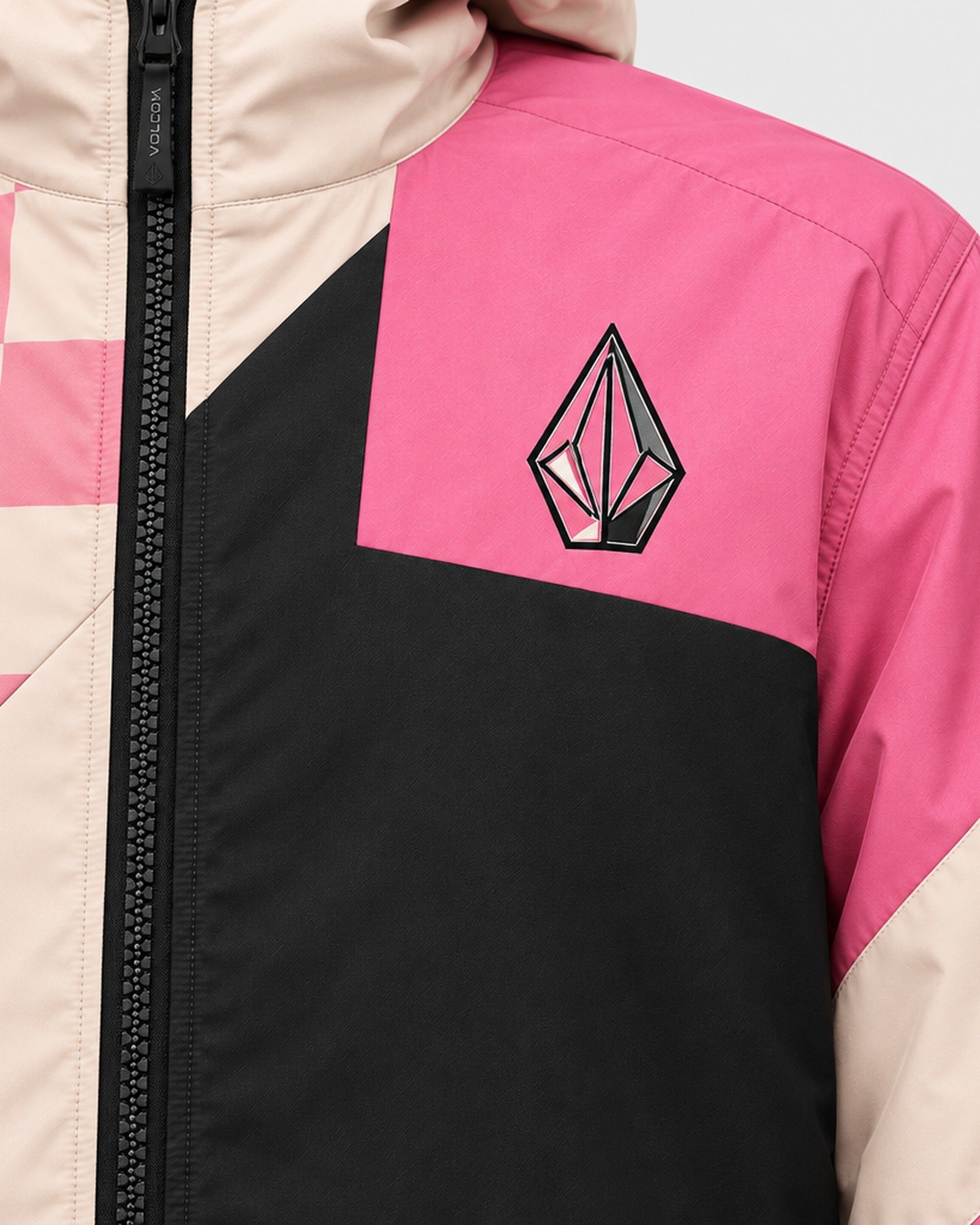 Veste Volcom Sweet Rebel - Gros plan poitrine et logo