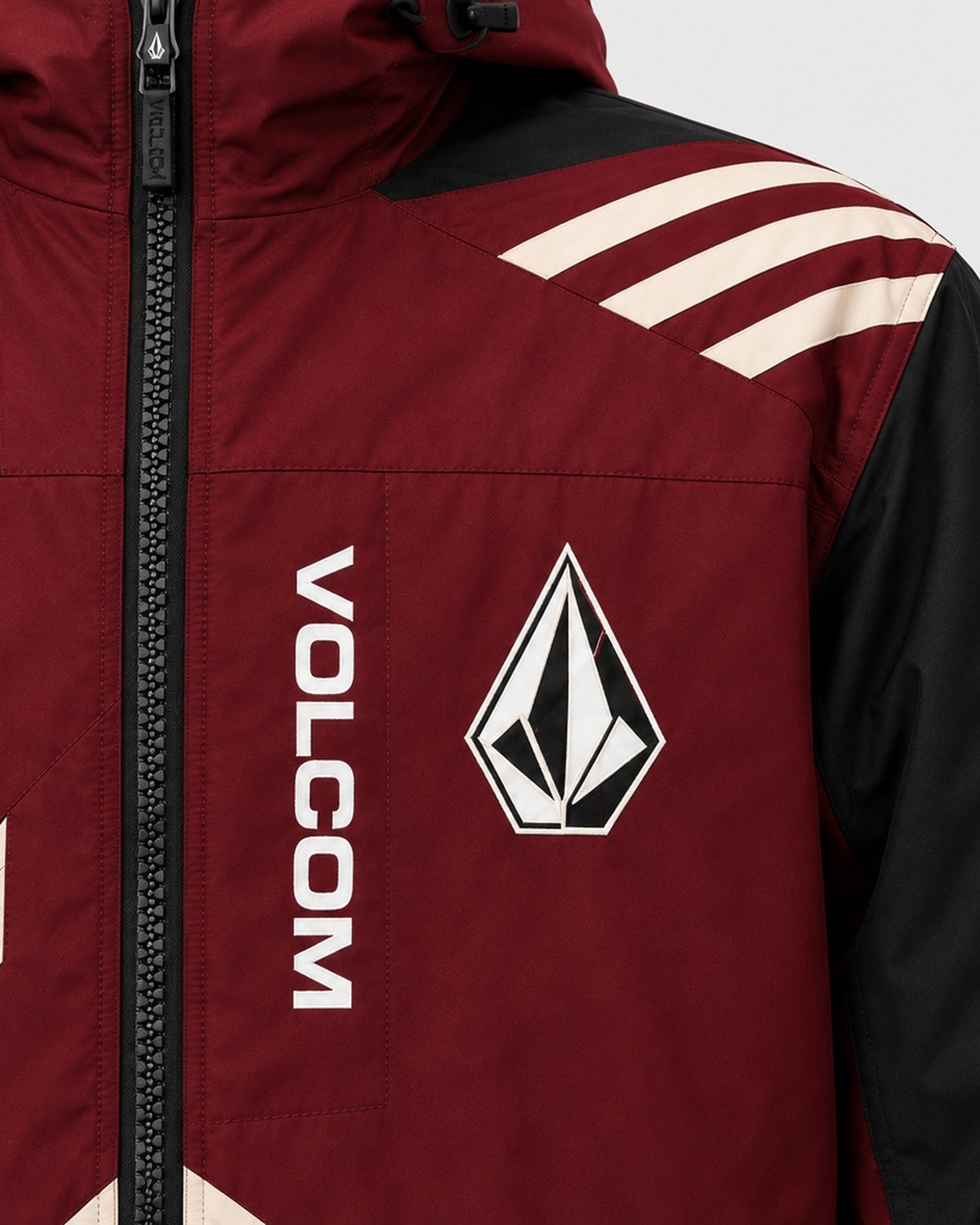 Veste Volcom Varsity Stone - Gros plan poitrine et logo