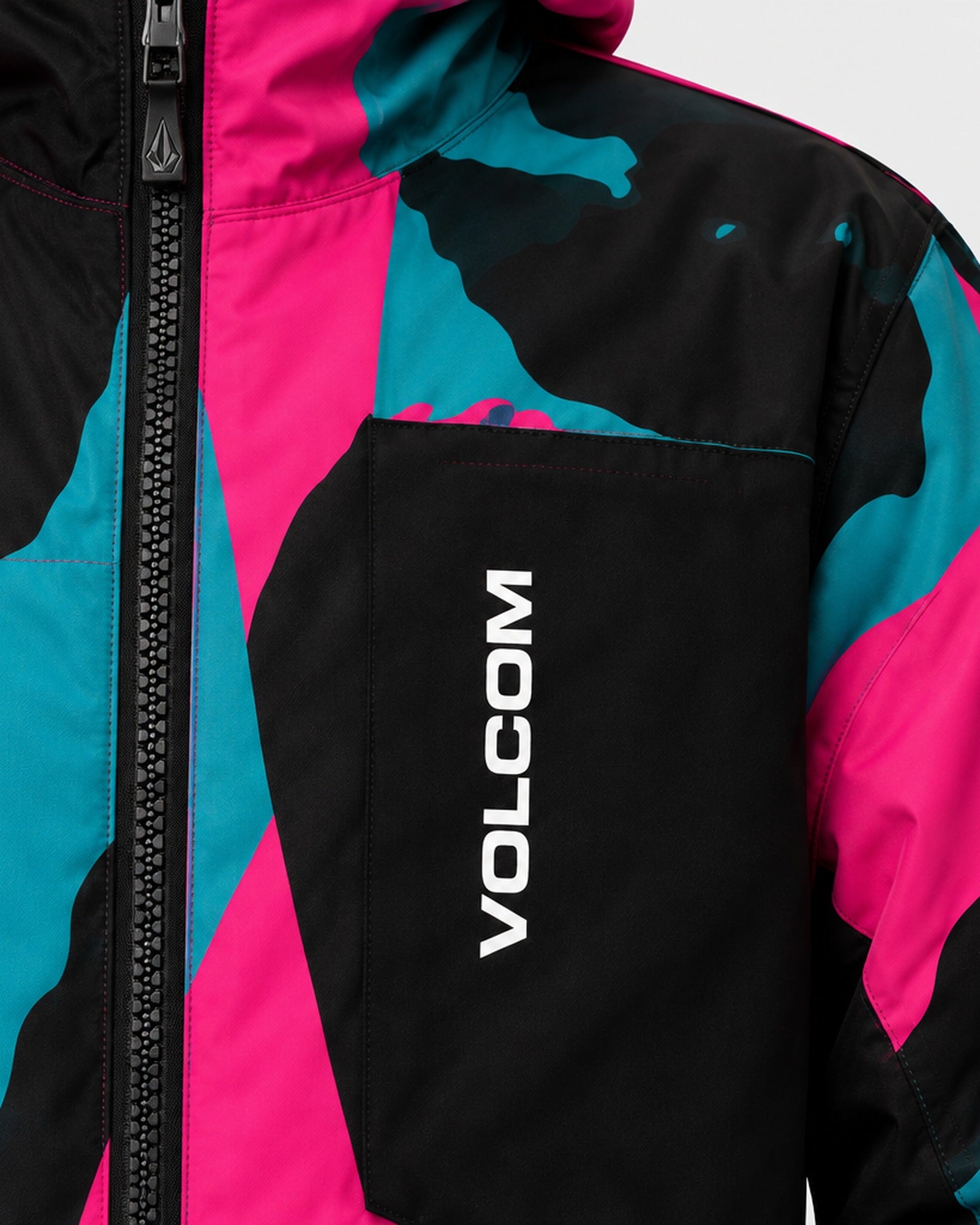 Veste Volcom Pop Camo - Gros plan poitrine et logo