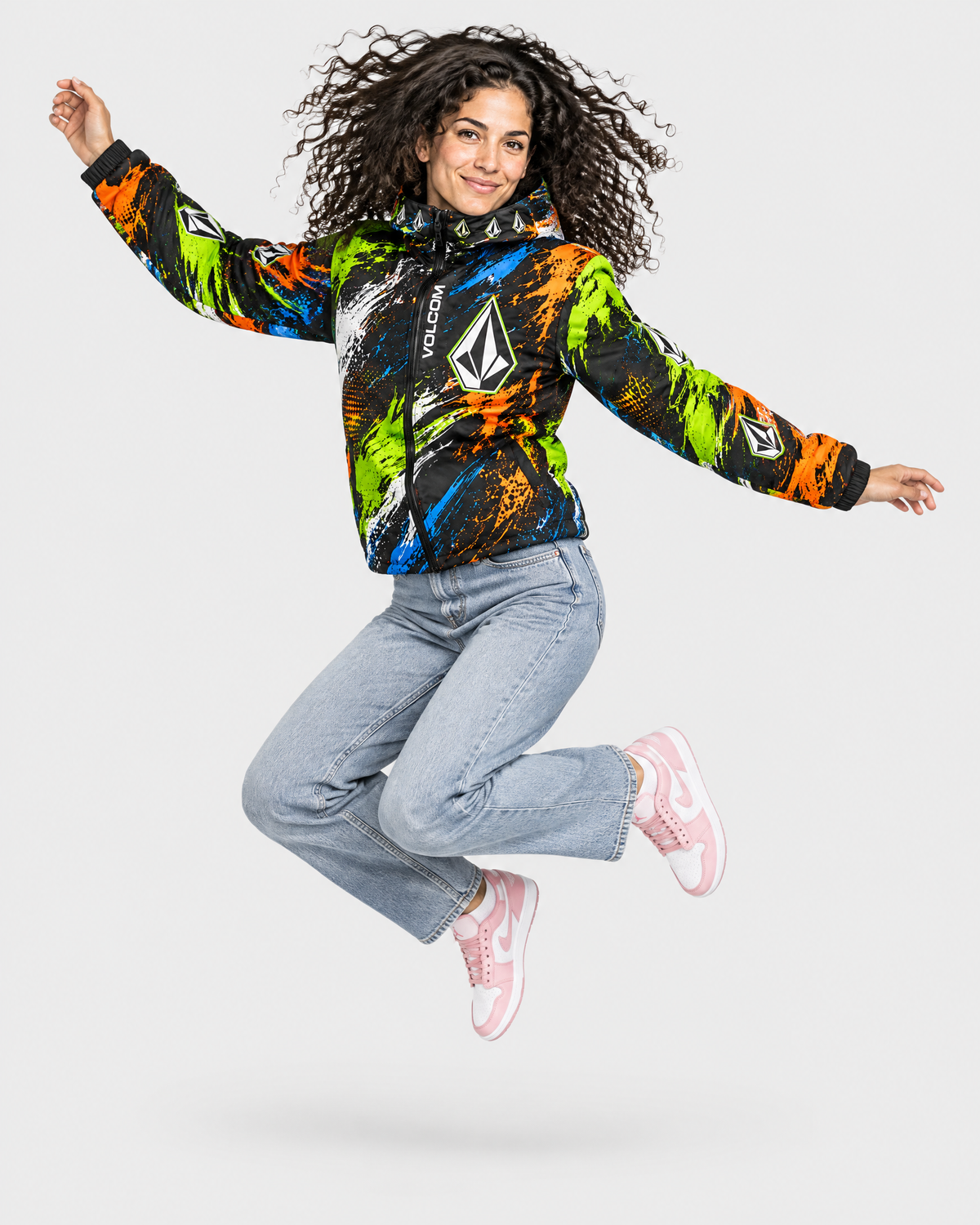 Veste Volcom Electric Rush - Portée par Inès, en saut