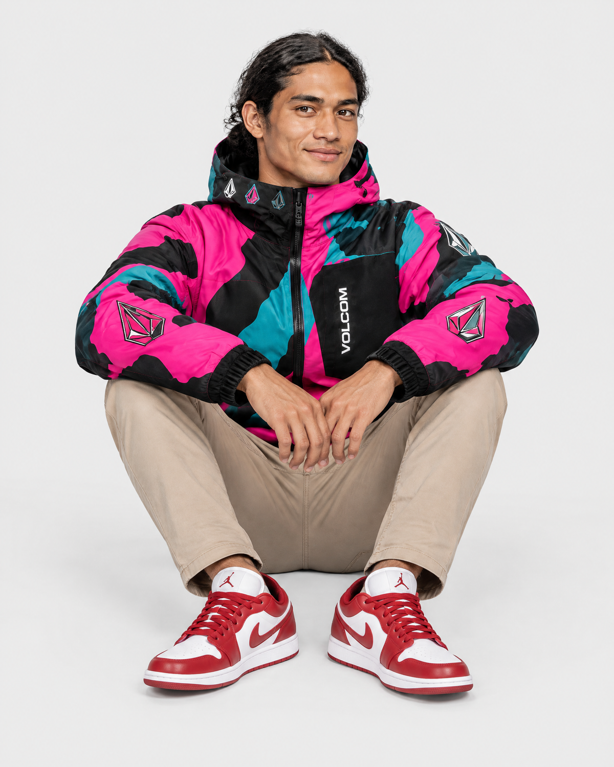 Veste Volcom Pop Camo - Portée par Raiarii, assis