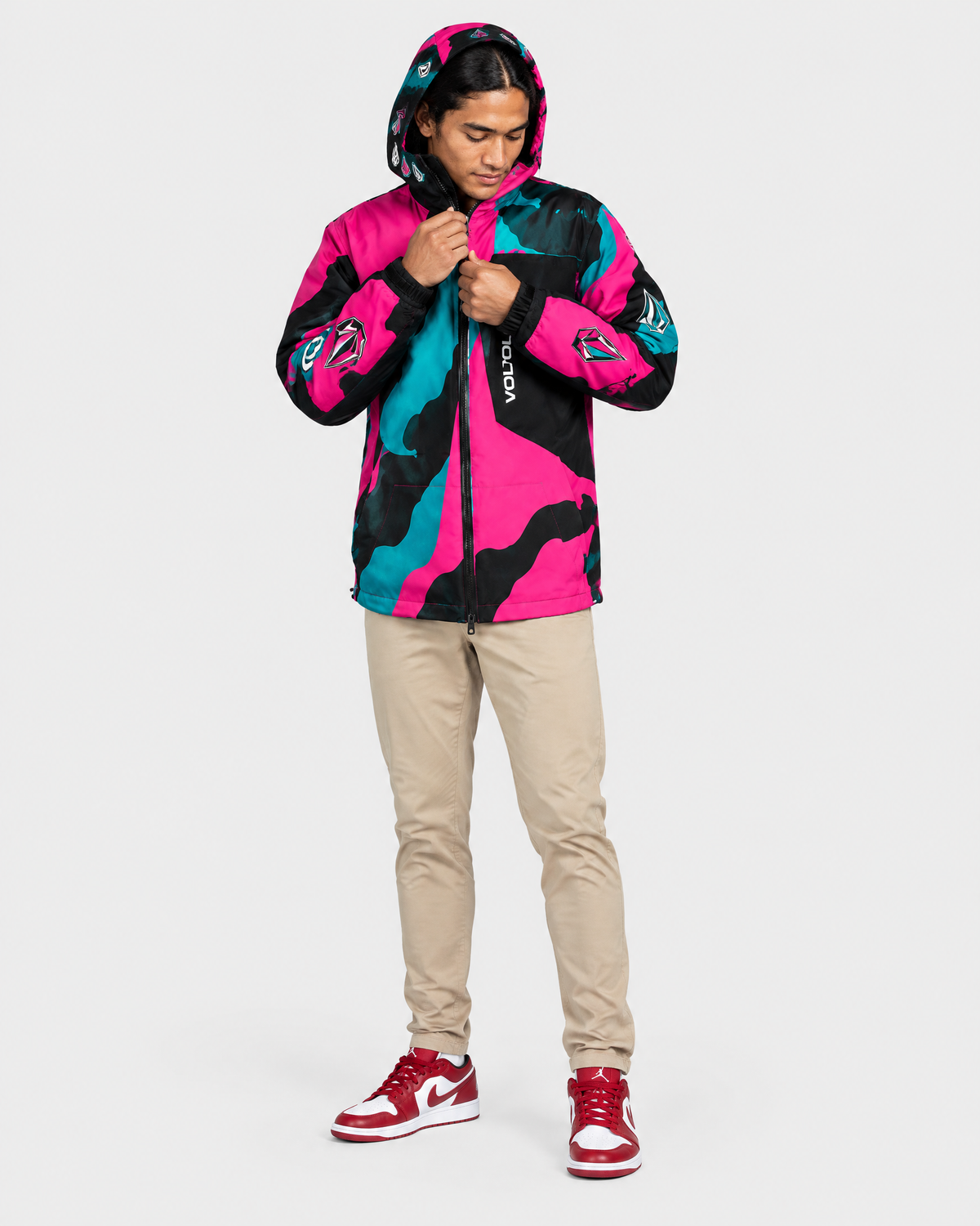 Veste Volcom Pop Camo - Portée par Raiarii, capuche relevée