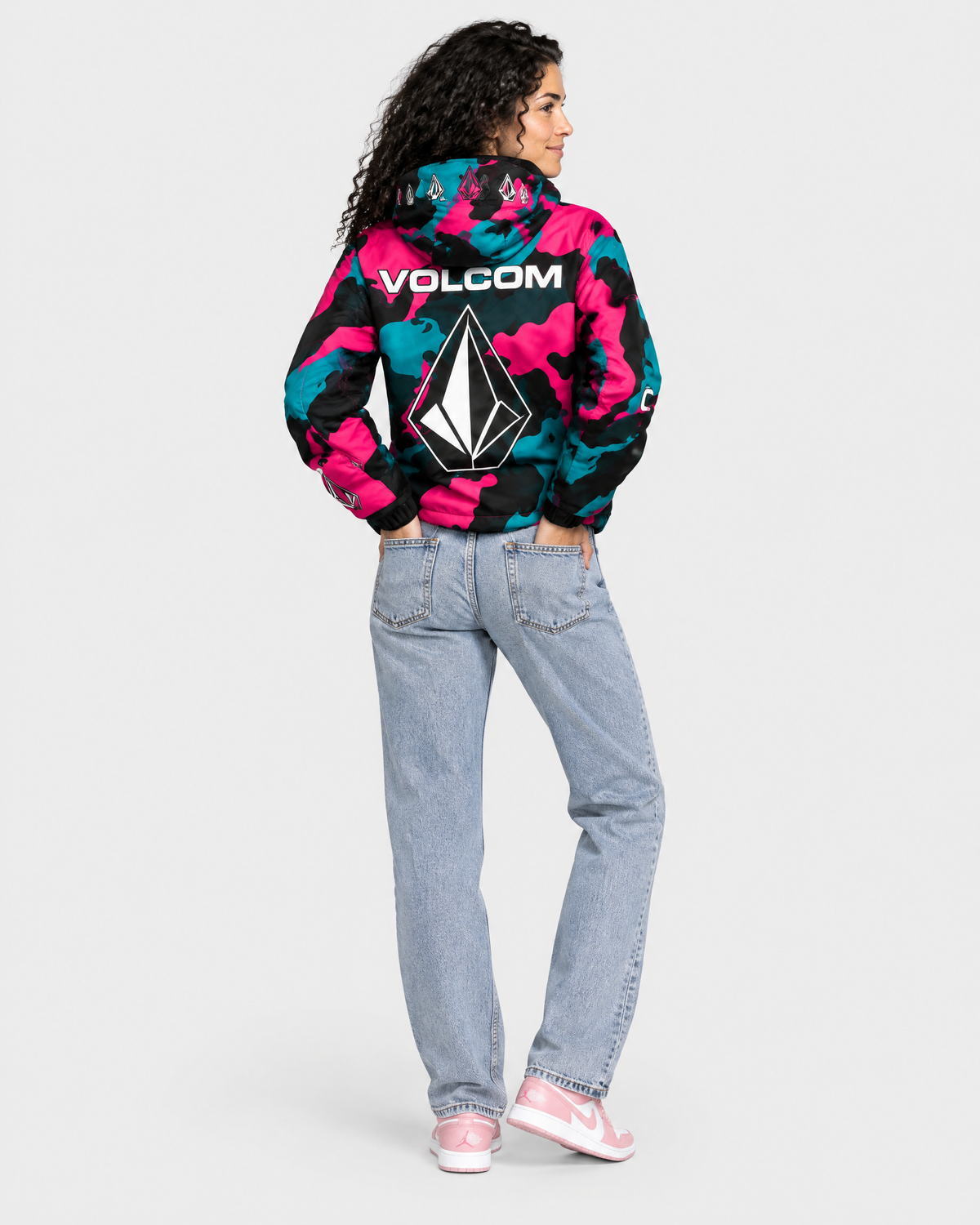 Veste Volcom Pop Camo - Portée par Inès, de dos