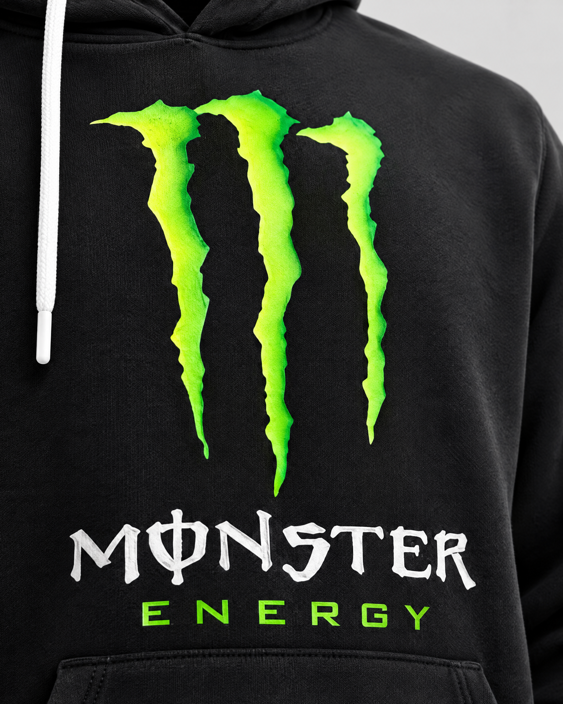 Pull Yamaha Monster Noir Classique - Gros plan poitrine et logo