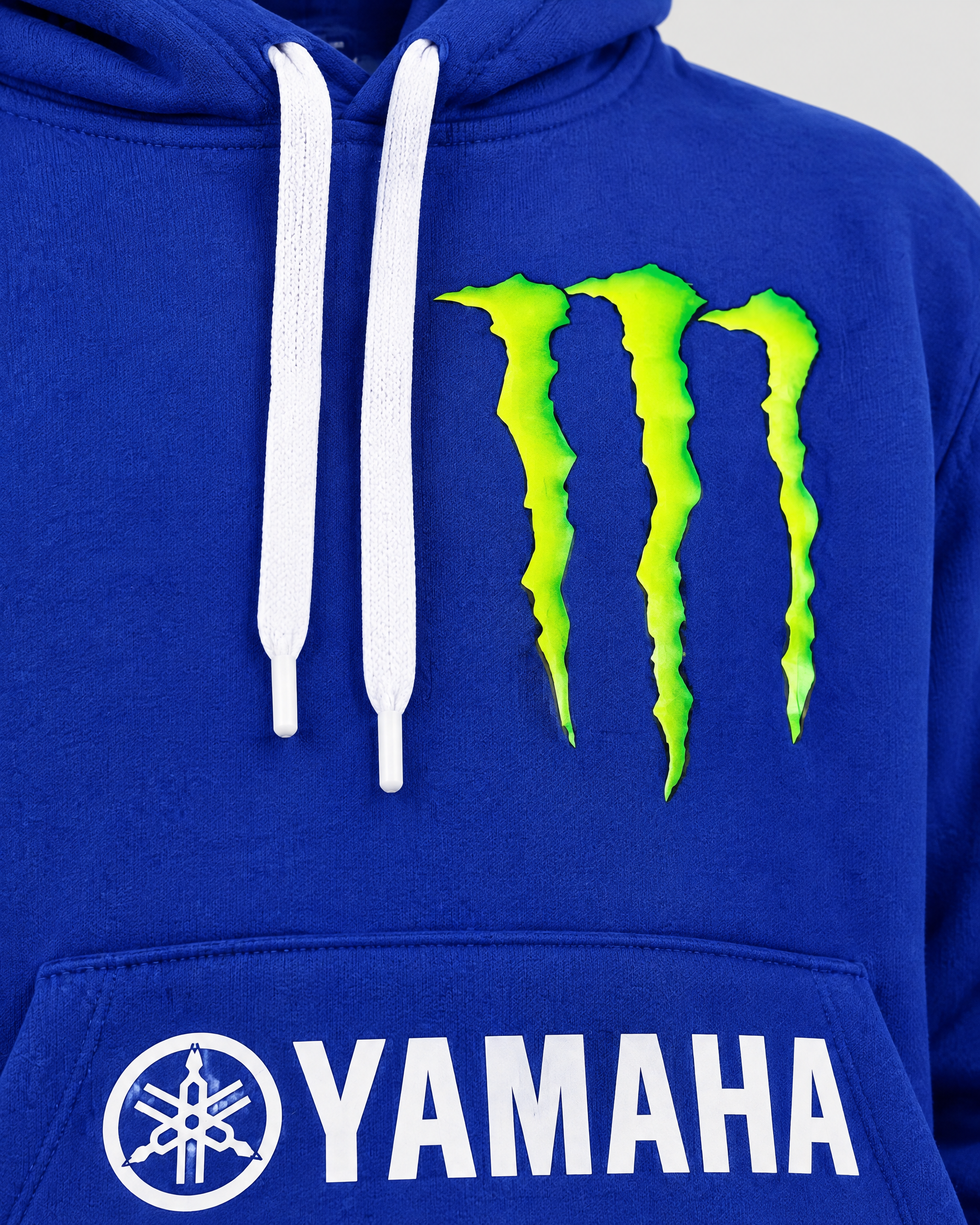Pull Yamaha Monster Bleu Officiel - Gros plan poitrine et logo